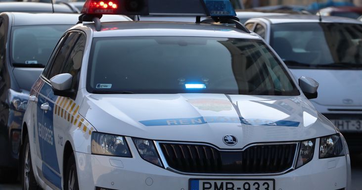 Üzent a rendőrség, miután több iskolát is átvizsgáltak a bombafenyegetések után: „Nem gyerekcsíny...”