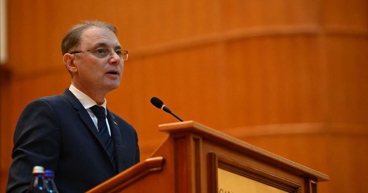 Közel fél év után véget érhet a politikai válság, zöld utat adott a parlament: Luca Niculescu megkapta a parlamenti bizalmat, este hivatalba is léphet az új román kormány