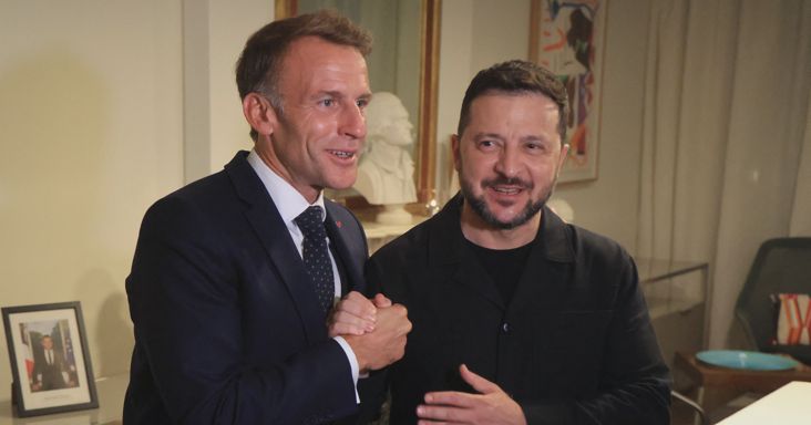 Emmanuel Macron: Európa nem hagyja magára Ukrajnát, Franciaország gyorsít a segítségnyújtáson