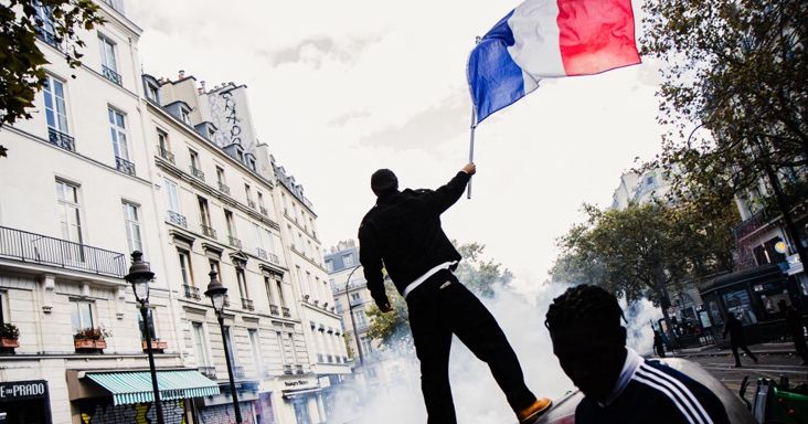 Helyi és részleges kijárási tilalmakat vezetnek be a francia városokban