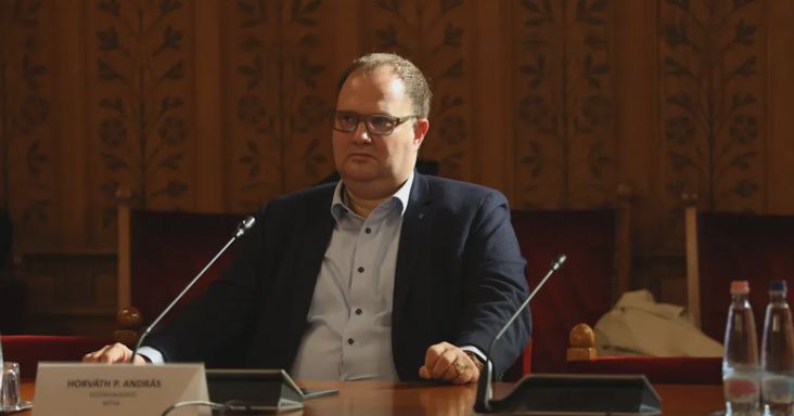 A Tisza és a Fidesz közötti szócsata lett a közmédia átmeneti vezérigazgatójának meghallgatásából