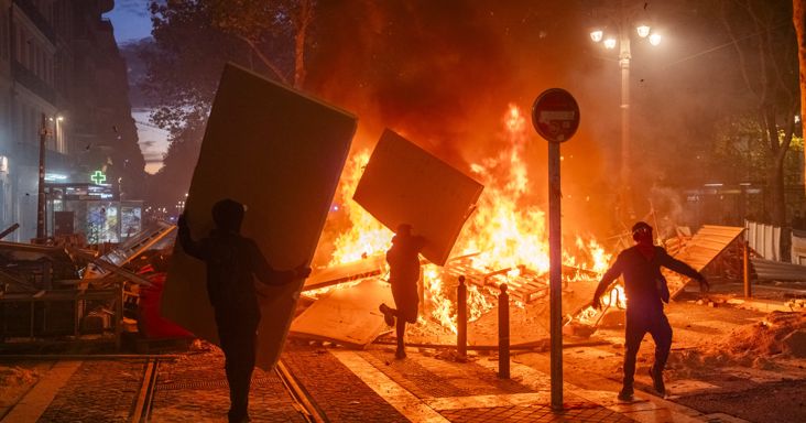 Súlyos zavargások Franciaországban és más európai államokban – Percről percre követjük az eseményeket