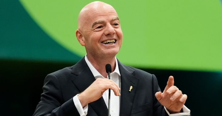 Infantino nem tüntethet ki több politikust