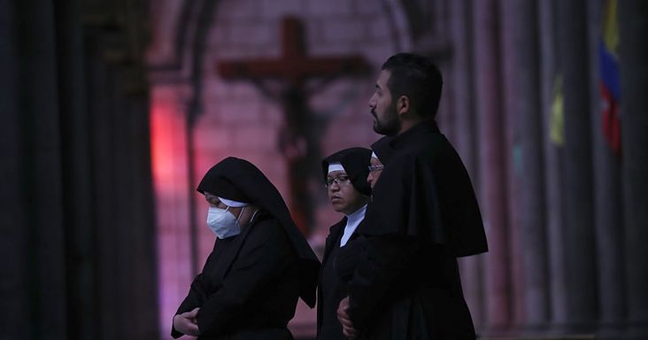 Ecuador: mise közben ütötte agyon a feszület a papot