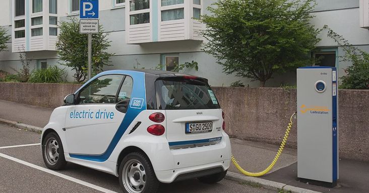Berlin és Párizs tovább lazítaná a belső égésű motorok 2035-ös uniós kivezetésének szabályait