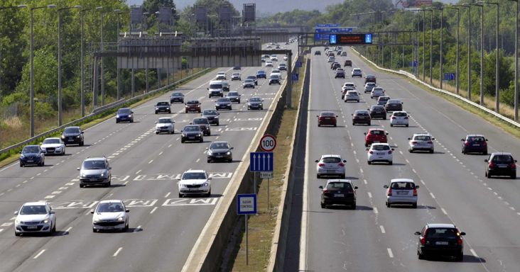 Jönnek a végeláthatatlan dugók: hétfőn burkolatjavítás kezdődik az M1 és az M7 közös szakaszán