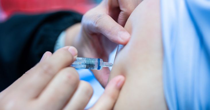 Tiszta vizet öntött a pohárba a gyógyszerhatóság a hatodikosoknak szánt vakcinával kapcsolatban