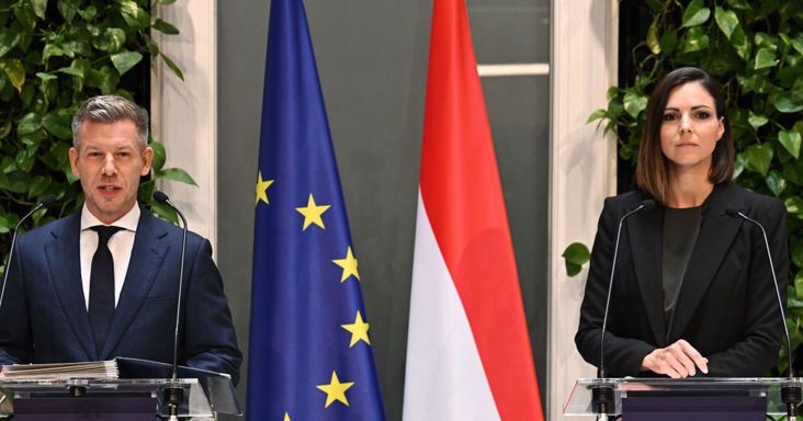 Többször is dolgozott Mészáros Lőrinc cégeinek Magyar Péter kormányszóvivője, egyetlen hétvégén közel másfél millió forintot kereshetett