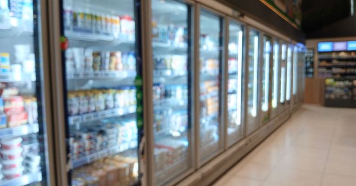 Ki kellett dobni rengeteg hűtött élelmiszert: ötvenfokos forróságot fújtak a szupermarketek hűtőibe a hekkerek – több millió euró a kár