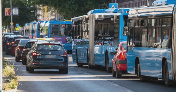Így változik a budapesti közlekedés október 23-án, több járatot is érintenek a lezárások