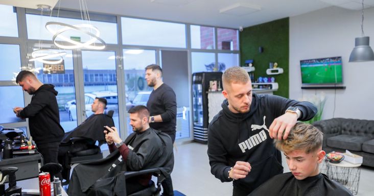 Drágulhat a hajvágás és a felújítás az új kata miatt? Megszólaltak az érdekképviseletek