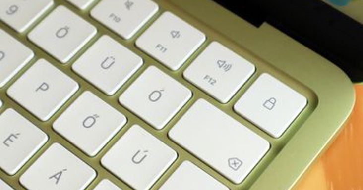 Csúszhat az első érintőképernyős MacBook érkezése, de nem sokat