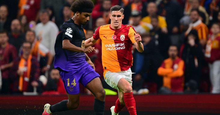 Percek alatt darálta be a Barcelona a Sallai Rolanddal a padon kezdő Galatasarayt