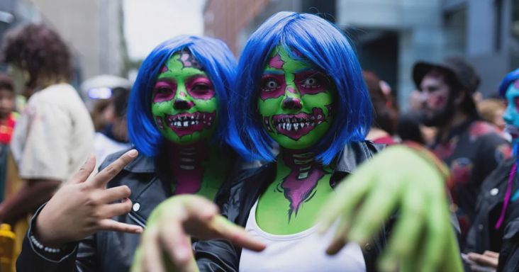Zombik lepték el Mexikóváros utcáit – hátborzongató fotók készültek