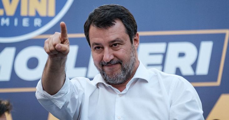 Salvini: Le kell állítani a pénz és fegyverek küldését Kijevbe