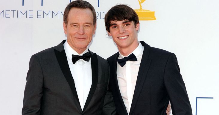 „Mély kétségbeeséssel írom ezt” – Bryan Cranston összeomlott: letaglózó sorokkal emlékezik a Breaking Bad-beli fiáról