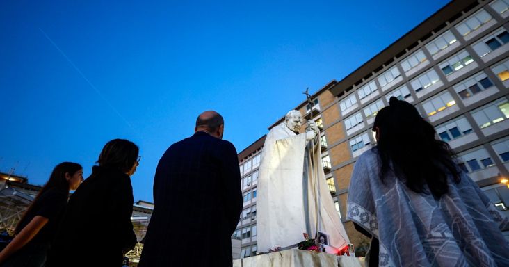 Megjött a hír a pápáról, mellkasröntgent végeztek