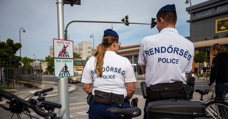 Keveslik a béremelést a rendvédelmi dolgozók