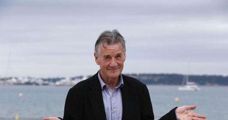 Michael Palin elcsúszott a fürdőszobájában és összetörte magát