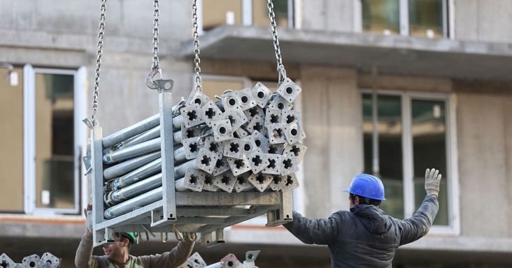 Miért hallgatott a parlamentben Magyar Péter a minimálbér emeléséről? Lesújtó is lehet a válasz
