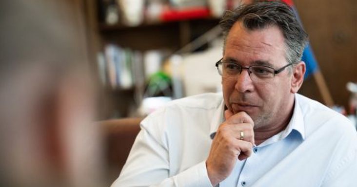 Több mint 16 millióval tartozik Egernek a volt polgármester, Mirkóczki Ádám cége