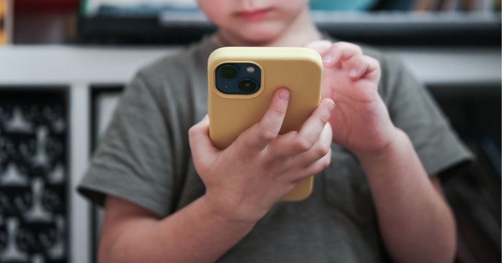 Érik a mobil-krach, elfordultak a vásárlók: elképesztő drágulás tarol, 2028-ig nem várható fordulat