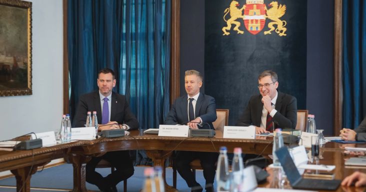 Élesedő viszály: visszafordítanák Rogán Antal átkát