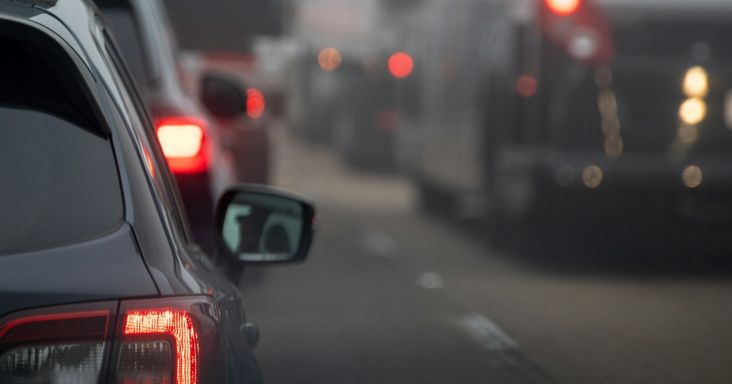 Kigyulladt kamion okoz káoszt az M3-ason