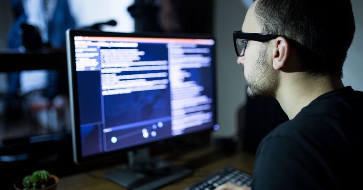 Az egész internet veszélyben, azonnal megindultak a támadások: sötétbe borulnak a kormányzati oldalak a súlyos hiba miatt, amit AI-fedezett fel
