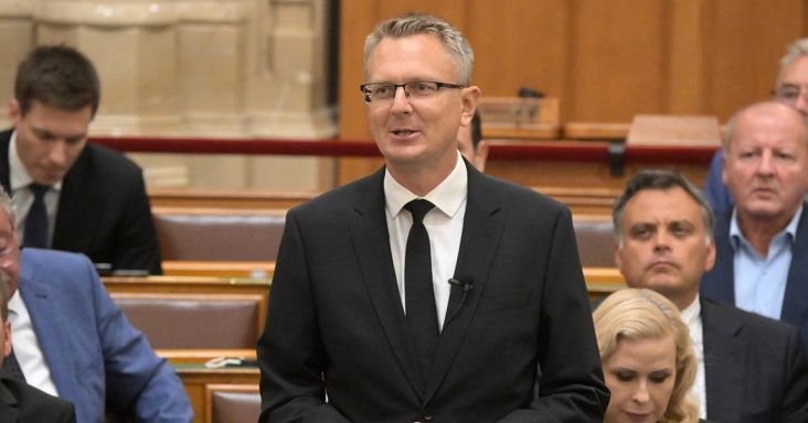 Rétvári Bence riadót fújt, petíciót indít a KDNP a gyermekvédelmi törvény ügyében