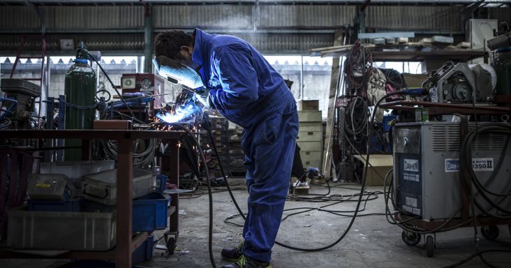 Nagyon távol állnak egymástól a jövő évi béremelési elképzelések – A kormány döntése máris csavart egyet a történeten