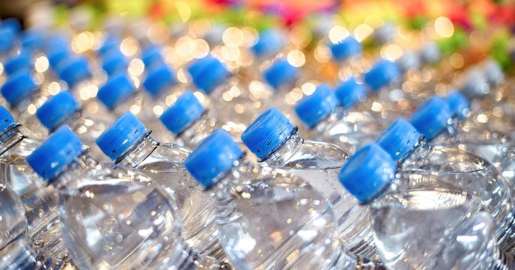 Népszerű ásványvizet hívott vissza azonnali hatállyal a Nébih – Ha ilyet vett, ne fogyassza el!