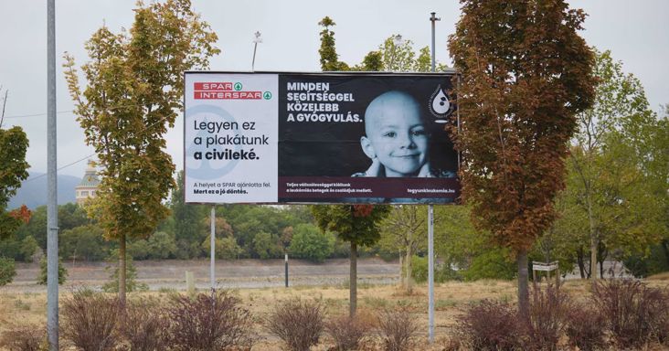 Elképesztő akció a SPAR-tól: közel 500 óriásplakátot ajánlottak fel 12 civil szervezetnek