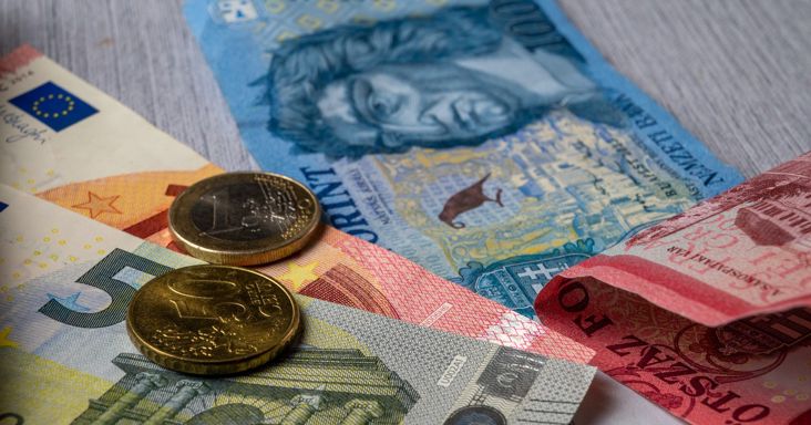 Indul az újabb devizaváltási szezon: így lehet a legjobban kihasználni a bankok kedvezményeit