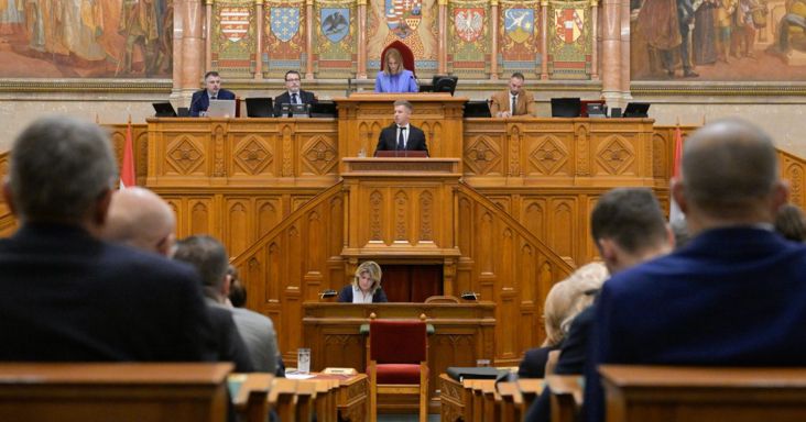 Stabilizál vagy recseg-ropog? – szakértők Magyar Péter első költségvetéséről