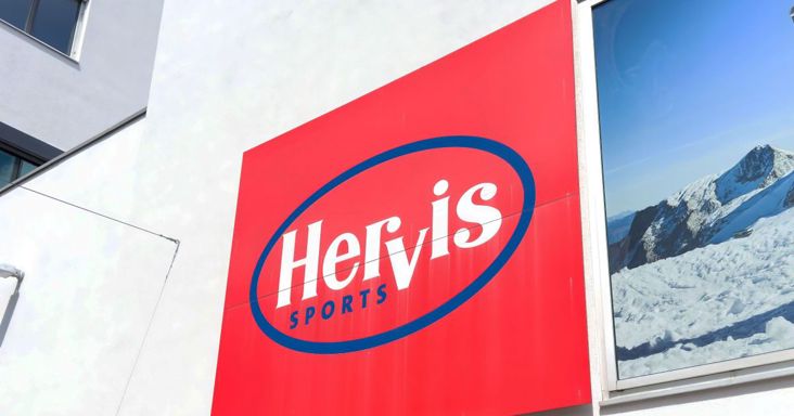 Magyarországról kivonult a sportáru-kereskedelmi lánc, most a szomszédban is gond van – a német cipőbolt-óriás lehet, ami megmenti a legendás üzletet