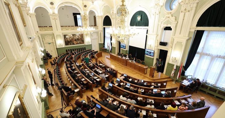 Szakadás a győri Fideszben: új frakciót alakítottak a pártból kilépő képviselők