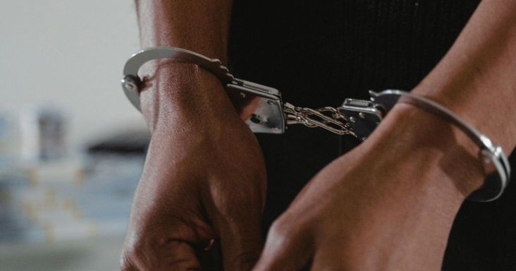 Holtan találtak egy nőt a kecskeméti Kodály Zoltán téren: őrizetbe vettek egy fiatal férfit