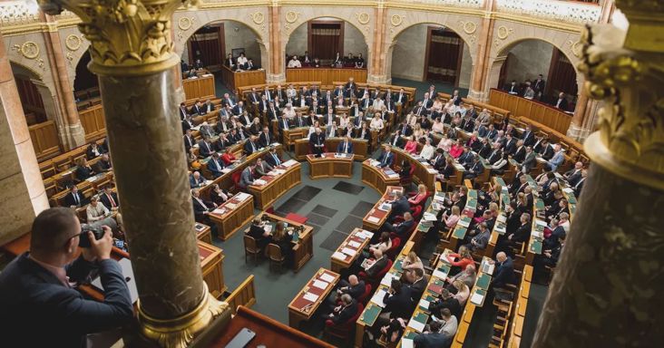 Ma egész nap vitákat tartanak a parlamentben – élőben az Országgyűlésből az Origón!