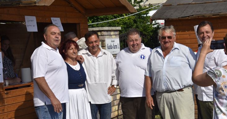 Pócs-bingó – dupla állami támogatás a képviselő birtokán rendezett Jászsági Aratónapnak