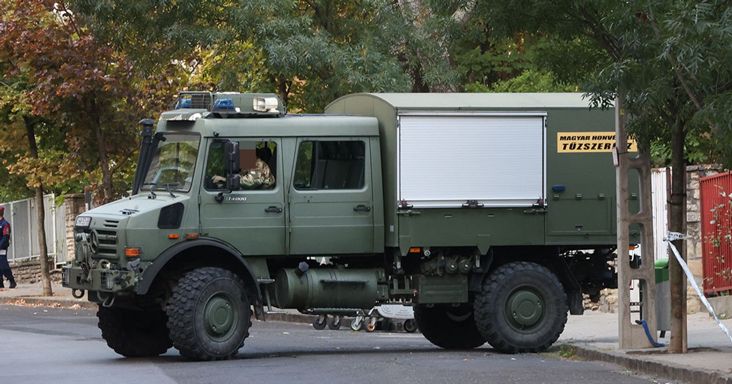 Elleptek a tűzszerészek egy budapesti általános iskolát