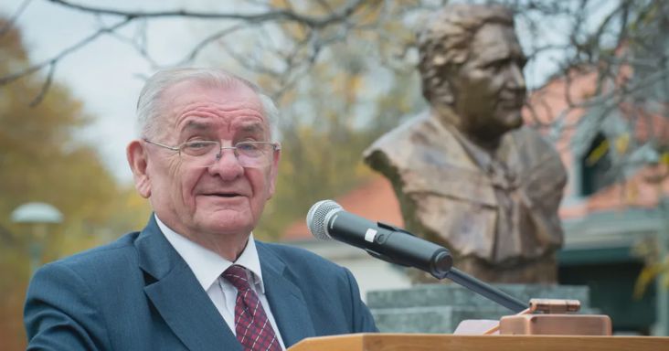 Tarr Zoltán bejelentette, hogy felülvizsgálják a Lezsák Sándorhoz kötődő Nemzeti Művelődési Intézet állami szerződését