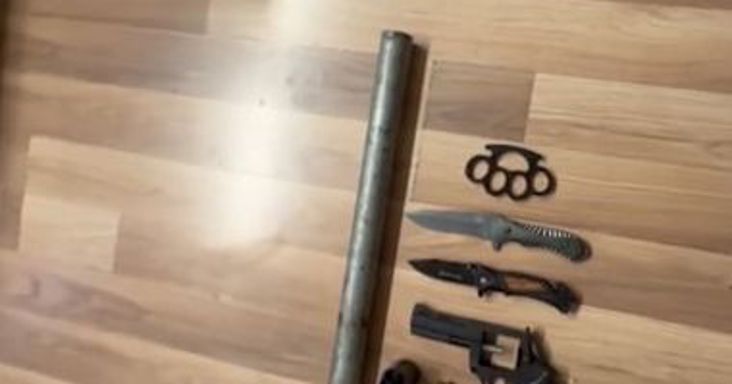 Bekokainozva fenyegettek késsel két férfit a Dob utcában a dílerek, mert azok elhajtották őket
