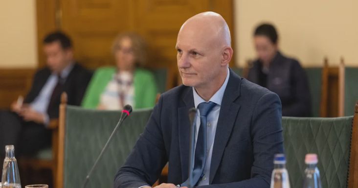 A 4iG-től a minisztériumhoz kerül a Gondosóra, jövőre feleannyiból működtetnék