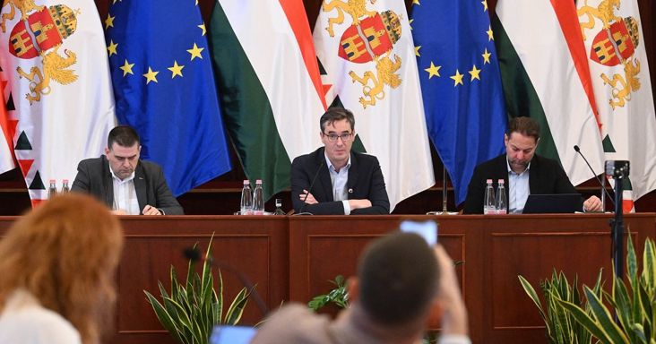 Fél óra sem telt el, és botrányba fulladt a Fővárosi Közgyűlés rendkívüli ülése