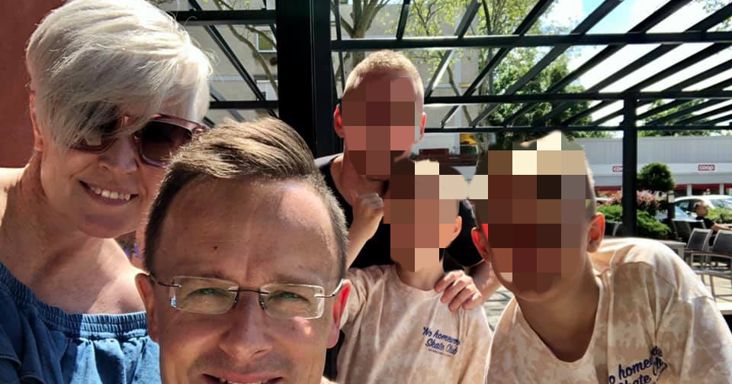 Szijjártó feleségének cége tűnt fel egy közpénzes munka alvállalkozójaként