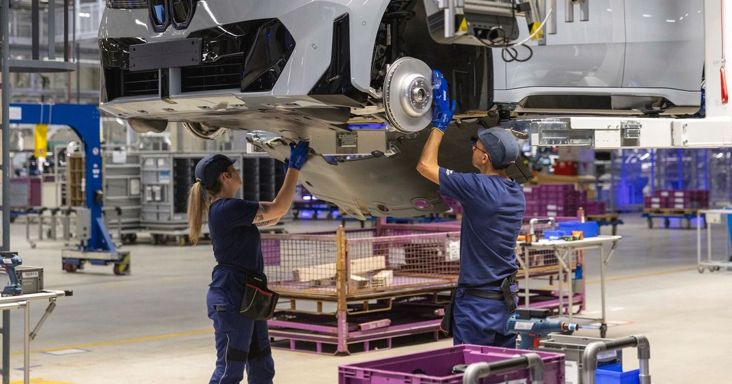 Már globális referencia a debreceni BMW: akkora sikert arat az itteni gyártás, hogy Kínában is lemásolták – ódákat zeng a német prémium a hajdúsági üzemről