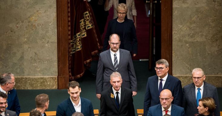 Bocsánatot kért a Klubrádiótól Pressman pénzosztó embere