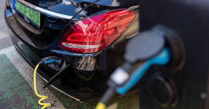 Lassan fordul a kocka: változik, ahogy az autósok az elektromos jövőt nézik