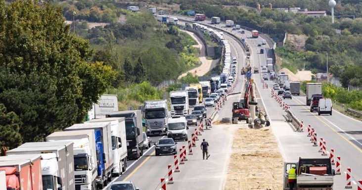Büntetnek a mosolygós traffipaxok az M1-esen? Egyértelmű válasz az MKIF-től + olvasói fotó